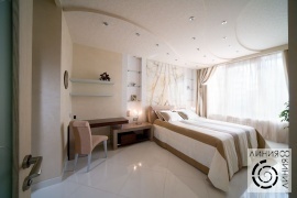 Дизайн интерьера спальни в современном стиле, панно из оникса, мебель Il Loft, спальня в бежево-коричневых тонах