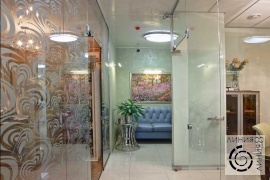 фото коридора в офисе компании Нике Мед