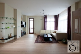 Дизайн интерьера гостиной в современном стиле, угловой диван в гостиной, гостиная с большими окнами