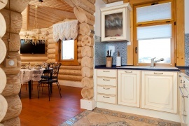 фото интерьера кухни и столовой в деревянном доме