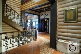 фото деревянной лестницы в бревенчатом доме