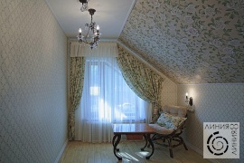 Фото спальни на мансарде в бело-зеленом цвете (Линия 8)
